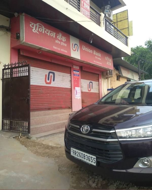 Toyota Innova parked beside a bank branch